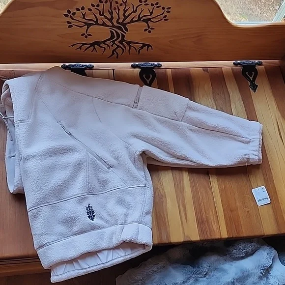 FP Movement Free People Wild and Free Pullover size L color is Cashmere / Cream - Picture 12 of 17